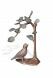 Gedenkstatue Vogel unter Bäumchen – 3D, freistehend, Gewindestifte unten