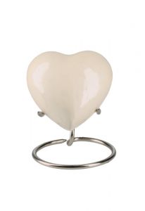 Herzförmige Kleinurne 'Elegance' perlmuttartig weiß (Inkl. Halter)