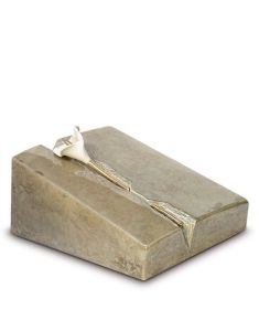 Keramikurne mit weiβer Rose