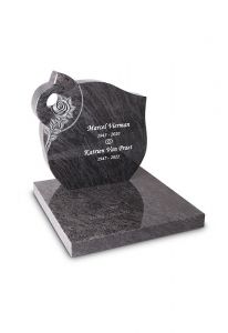 Urnendenkmal mit Rose Skulptur
