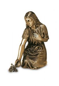 Gedenkstatue Mädchen mit Blumen – aus Bronze gefertigt