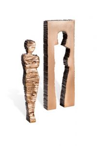 Grabskulptur Würfel, weiblich – Grabdekoration – 3D, freistehend, Gewindestifte unten