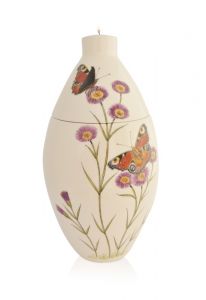 Handbemalte Keramikurne 'Schmetterling auf lila Blume'