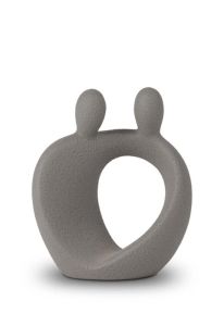 Kleinurne 'Familie' aus Porzellan grau