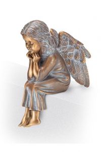 Gedenkstatue Sitzender Engel – 3D, freistehend, Gewindestifte unten