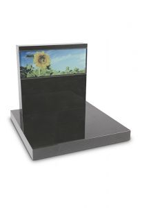Urnengrab mit Glasplatte (Foto in Farbe)